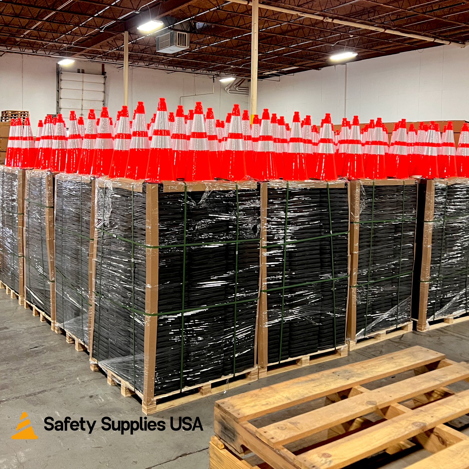 200 Cones Bulk Pallet, 28" Orange Traffic Cone, 7lb Black Base, w/6" & 4" Retroreflective Collars, MUTCD Compliant